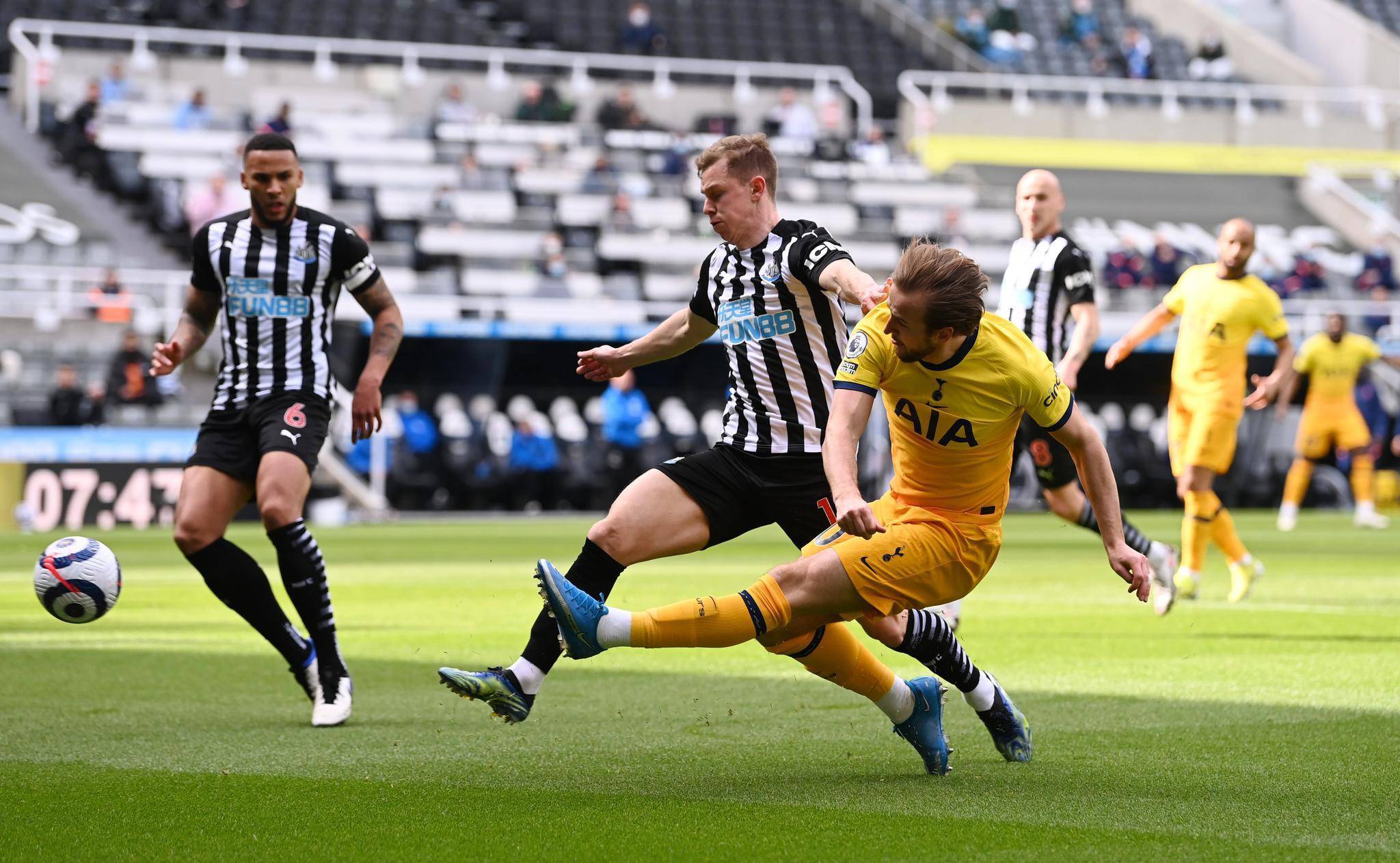 聚光灯下的 聚光灯下的