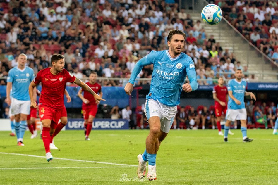 形成鲜明对 形成鲜明对